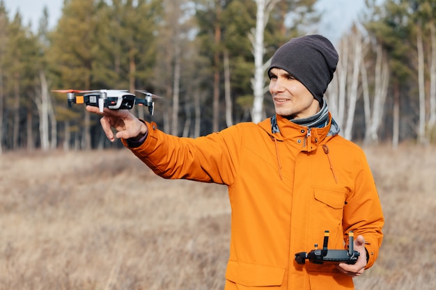 Jaki dron do 1500 warto wybrać na początek?