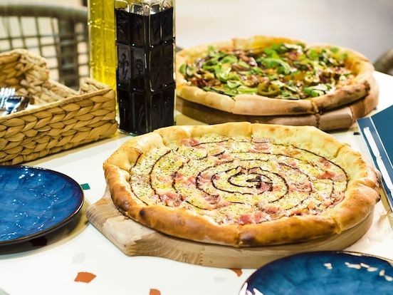 Najpopularniejsze rodzaje ciasta do pizzy – kompleksowy poradnik